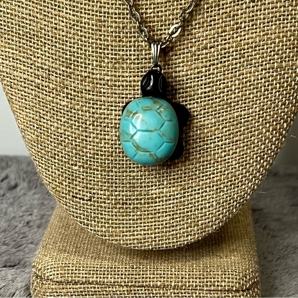 Vintage Carved Turquoise Turtle Pendant Necklace 12 in